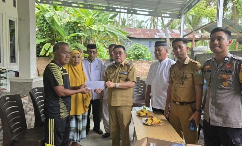 Rumah Warga Copala Ludes Terbakar, Pemkab Majene Gerak Cepat Salurkan Bantuan